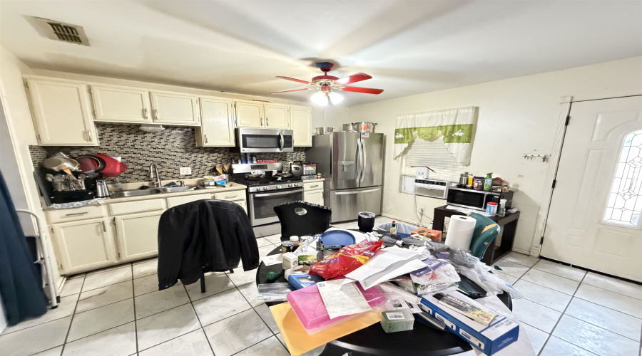 312 Larga Vista Dr, Laredo, Texas 78043, 3 Bedrooms Bedrooms, 4 Rooms Rooms,1 BathroomBathrooms,Residential,For Sale,312 Larga Vista Dr,20261701