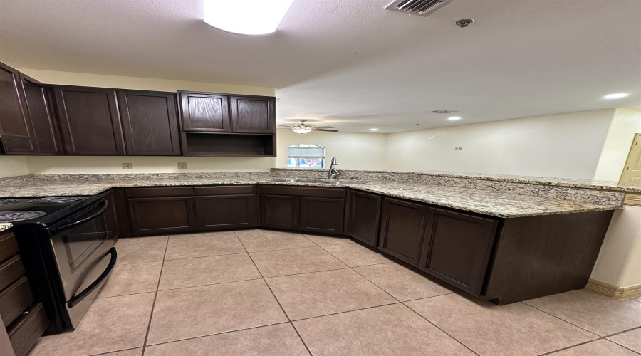 8216 Casa Verde Rd, Laredo, Texas 78041, 2 Bedrooms Bedrooms, 5 Rooms Rooms,2 BathroomsBathrooms,Residential,For Sale,8216 Casa Verde Rd,20261702