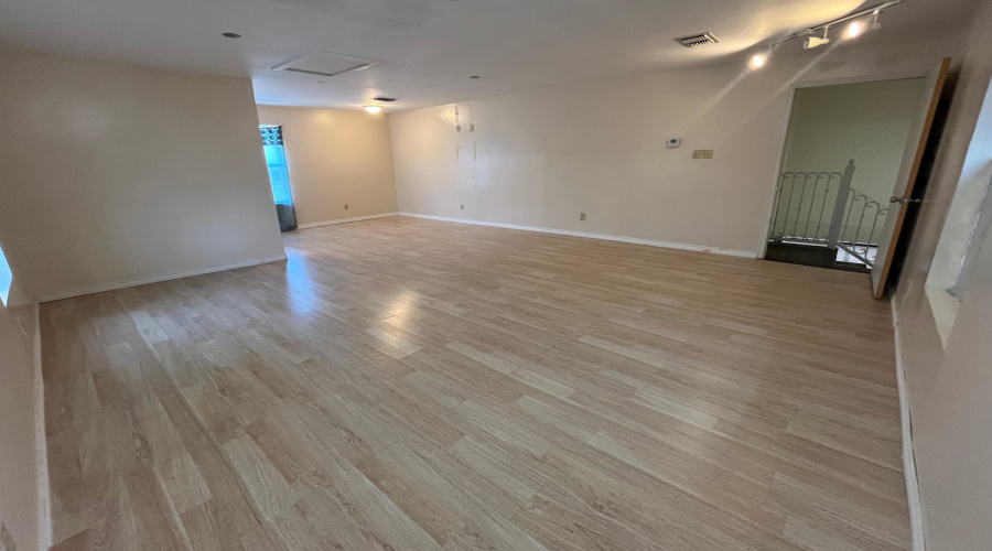 1308 Eisenhower Dr, Laredo, Texas 78046, 5 Bedrooms Bedrooms, 6 Rooms Rooms,2 BathroomsBathrooms,Residential,For Sale,1308 Eisenhower Dr,20254450