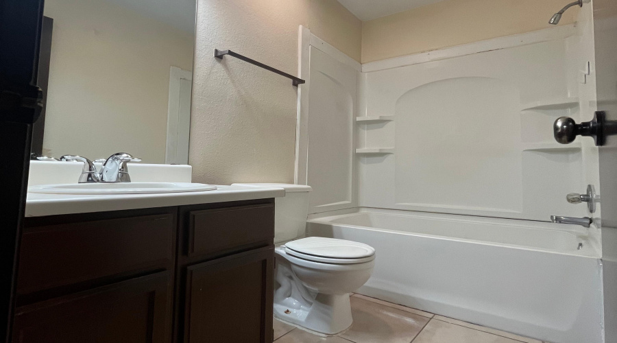 1308 Eisenhower Dr, Laredo, Texas 78046, 5 Bedrooms Bedrooms, 6 Rooms Rooms,2 BathroomsBathrooms,Residential,For Sale,1308 Eisenhower Dr,20254450