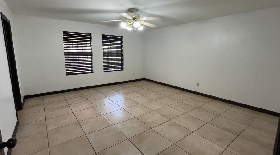 1308 Eisenhower Dr, Laredo, Texas 78046, 5 Bedrooms Bedrooms, 6 Rooms Rooms,2 BathroomsBathrooms,Residential,For Sale,1308 Eisenhower Dr,20254450