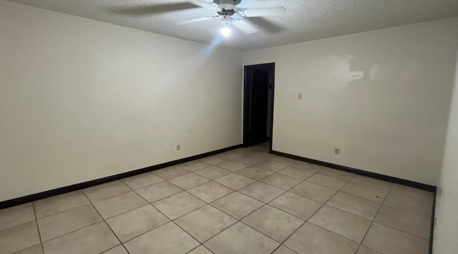 1308 Eisenhower Dr, Laredo, Texas 78046, 5 Bedrooms Bedrooms, 6 Rooms Rooms,2 BathroomsBathrooms,Residential,For Sale,1308 Eisenhower Dr,20254450