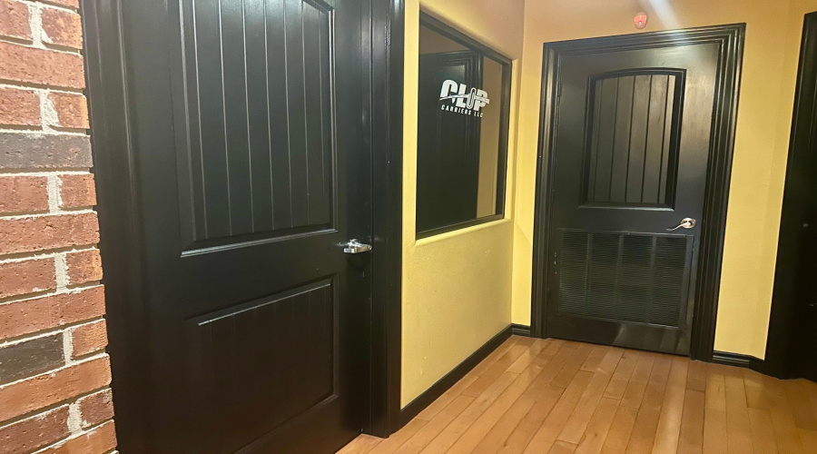 414 Shiloh Dr, Laredo, Texas 78045, 6 Rooms Rooms,1 BathroomBathrooms,Commercial retail/office,For Rent,414 Shiloh Dr,20261707