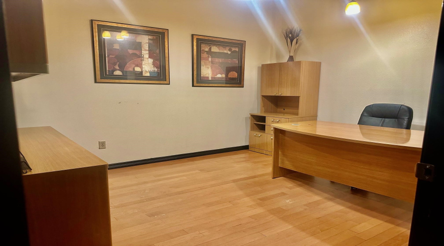 414 Shiloh Dr, Laredo, Texas 78045, 6 Rooms Rooms,1 BathroomBathrooms,Commercial retail/office,For Rent,414 Shiloh Dr,20261707