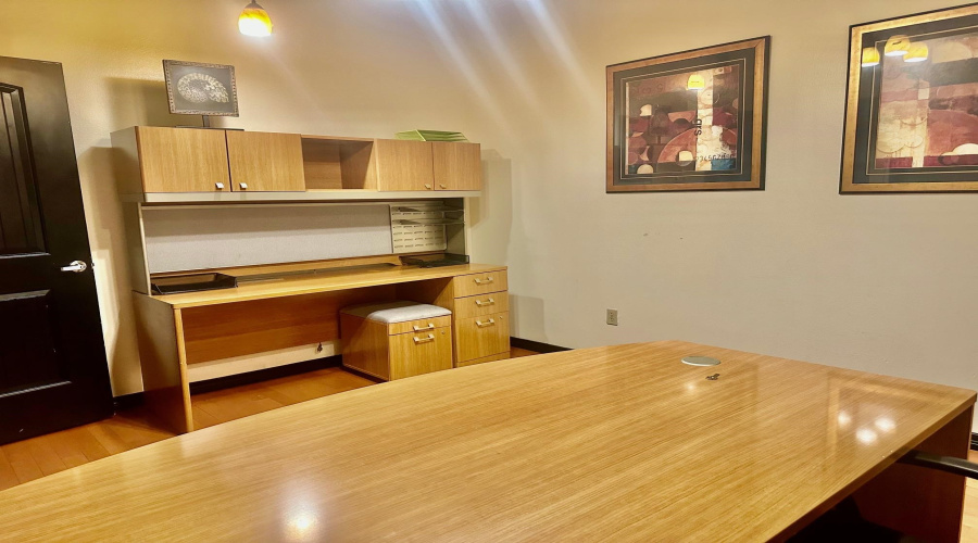 414 Shiloh Dr, Laredo, Texas 78045, 6 Rooms Rooms,1 BathroomBathrooms,Commercial retail/office,For Rent,414 Shiloh Dr,20261707