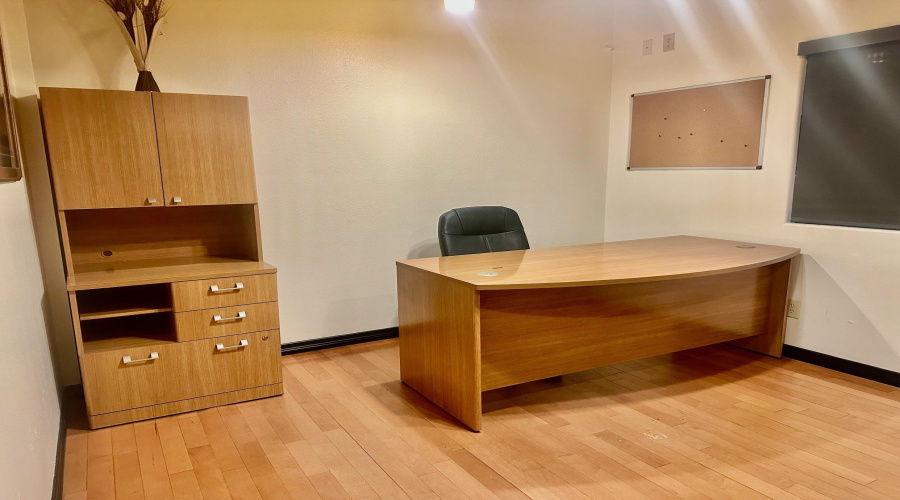 414 Shiloh Dr, Laredo, Texas 78045, 6 Rooms Rooms,1 BathroomBathrooms,Commercial retail/office,For Rent,414 Shiloh Dr,20261707