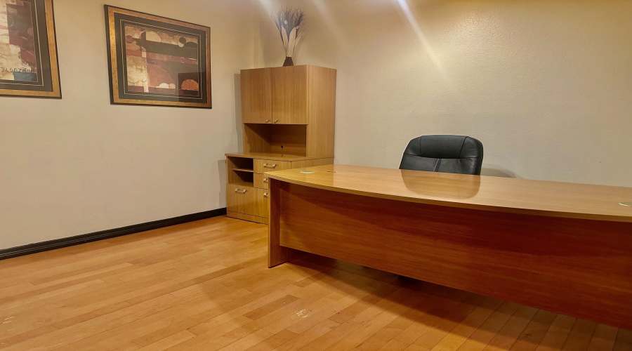 414 Shiloh Dr, Laredo, Texas 78045, 6 Rooms Rooms,1 BathroomBathrooms,Commercial retail/office,For Rent,414 Shiloh Dr,20261707