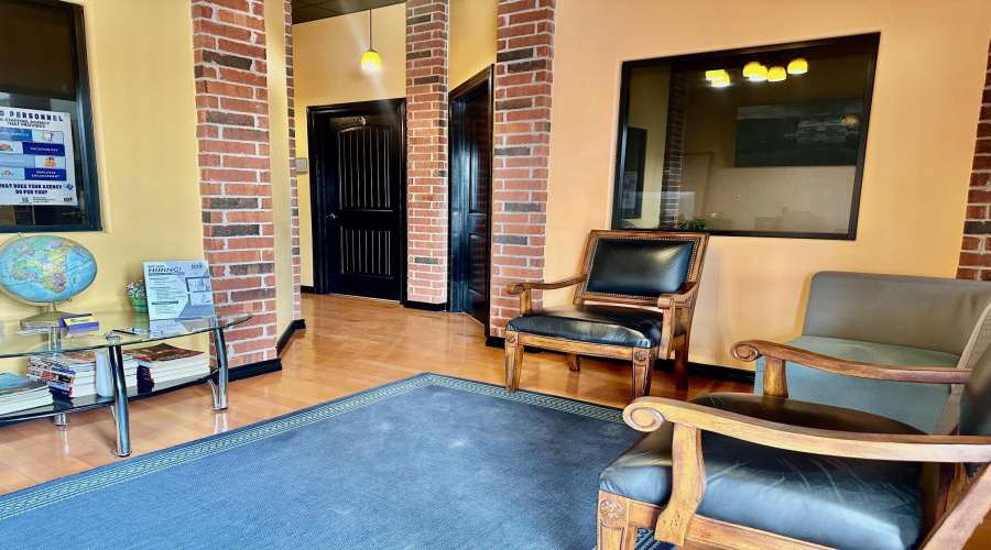 414 Shiloh Dr, Laredo, Texas 78045, 6 Rooms Rooms,1 BathroomBathrooms,Commercial retail/office,For Rent,414 Shiloh Dr,20261707