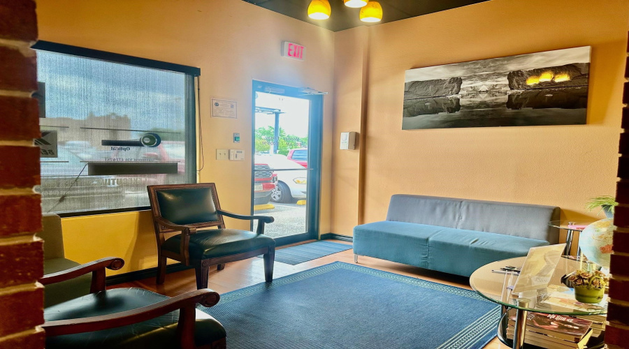 414 Shiloh Dr, Laredo, Texas 78045, 6 Rooms Rooms,1 BathroomBathrooms,Commercial retail/office,For Rent,414 Shiloh Dr,20261707