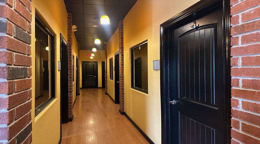 414 Shiloh Dr, Laredo, Texas 78045, 6 Rooms Rooms,1 BathroomBathrooms,Commercial retail/office,For Rent,414 Shiloh Dr,20261707