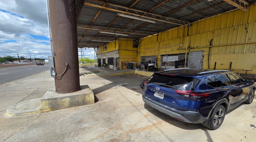 219 U.S. Hwy 83, LAREDO, Texas 78046, 1 Room Rooms,4 BathroomsBathrooms,Commercial retail/office,For Sale,219 U.S. Hwy 83,20261711