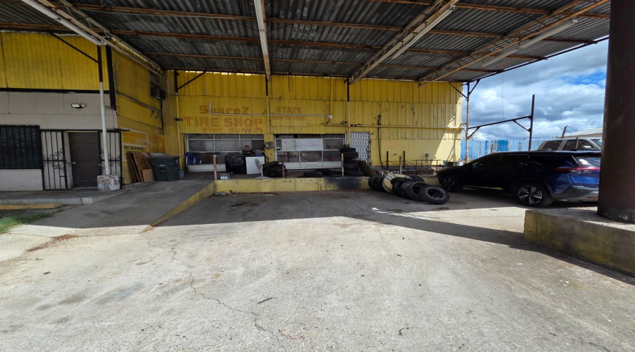 219 U.S. Hwy 83, LAREDO, Texas 78046, 1 Room Rooms,4 BathroomsBathrooms,Commercial retail/office,For Sale,219 U.S. Hwy 83,20261711