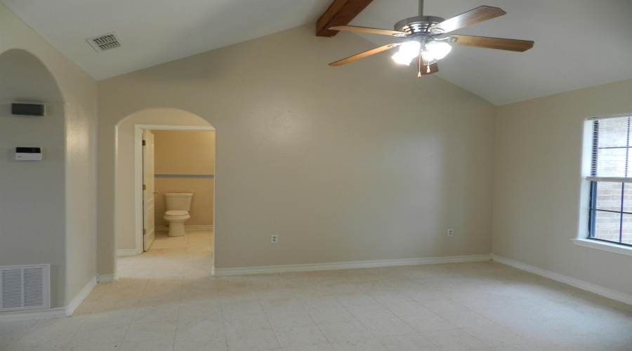 5743 St Charles Lp, Laredo, Texas 78046-8077, 3 Bedrooms Bedrooms, 5 Rooms Rooms,2 BathroomsBathrooms,Residential,For Sale,5743 St Charles Lp,20261705