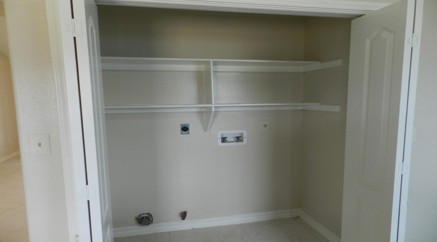 5743 St Charles Lp, Laredo, Texas 78046-8077, 3 Bedrooms Bedrooms, 5 Rooms Rooms,2 BathroomsBathrooms,Residential,For Sale,5743 St Charles Lp,20261705