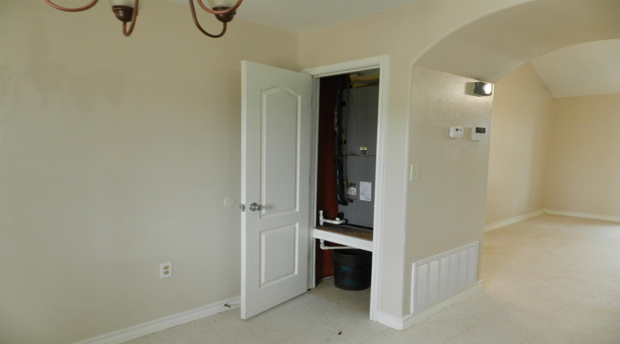 5743 St Charles Lp, Laredo, Texas 78046-8077, 3 Bedrooms Bedrooms, 5 Rooms Rooms,2 BathroomsBathrooms,Residential,For Sale,5743 St Charles Lp,20261705