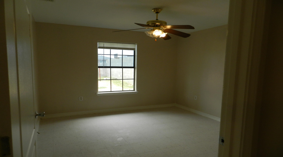 5743 St Charles Lp, Laredo, Texas 78046-8077, 3 Bedrooms Bedrooms, 5 Rooms Rooms,2 BathroomsBathrooms,Residential,For Sale,5743 St Charles Lp,20261705