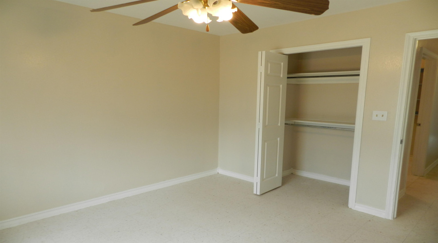 5743 St Charles Lp, Laredo, Texas 78046-8077, 3 Bedrooms Bedrooms, 5 Rooms Rooms,2 BathroomsBathrooms,Residential,For Sale,5743 St Charles Lp,20261705