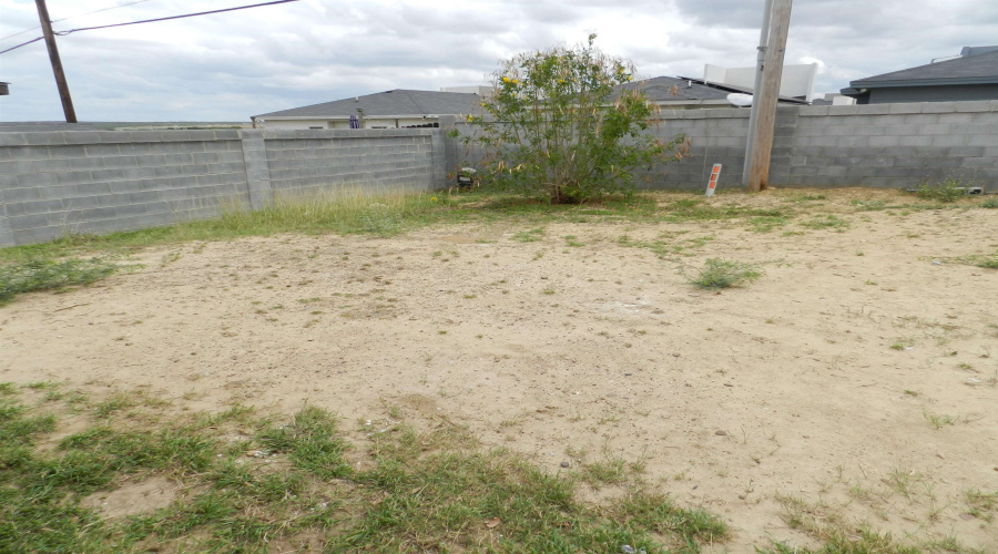 5743 St Charles Lp, Laredo, Texas 78046-8077, 3 Bedrooms Bedrooms, 5 Rooms Rooms,2 BathroomsBathrooms,Residential,For Sale,5743 St Charles Lp,20261705