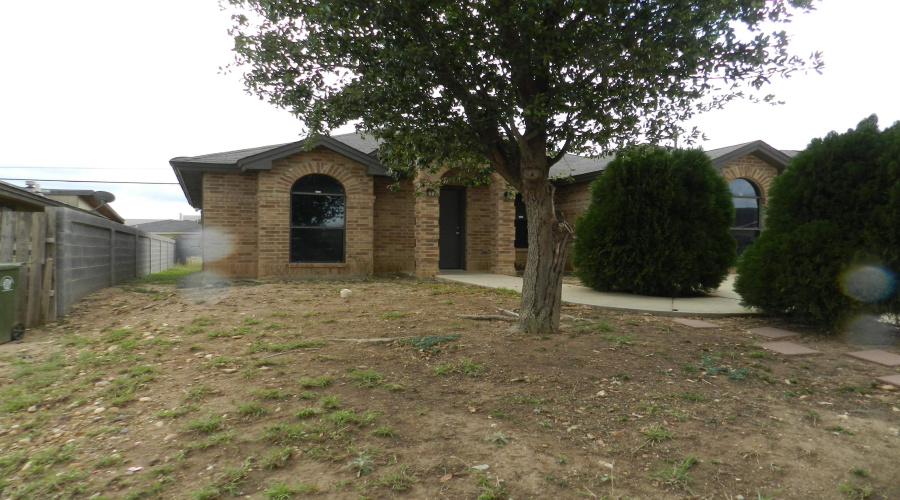 5743 St Charles Lp, Laredo, Texas 78046-8077, 3 Bedrooms Bedrooms, 5 Rooms Rooms,2 BathroomsBathrooms,Residential,For Sale,5743 St Charles Lp,20261705