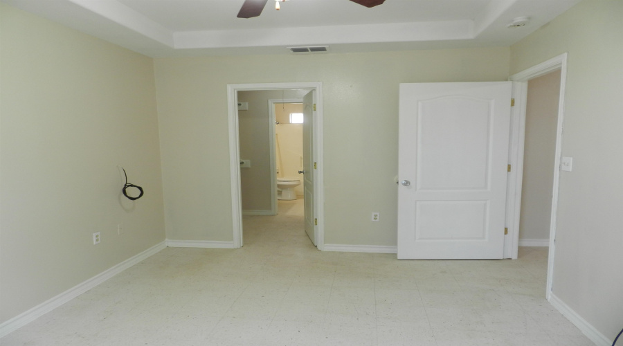 5743 St Charles Lp, Laredo, Texas 78046-8077, 3 Bedrooms Bedrooms, 5 Rooms Rooms,2 BathroomsBathrooms,Residential,For Sale,5743 St Charles Lp,20261705