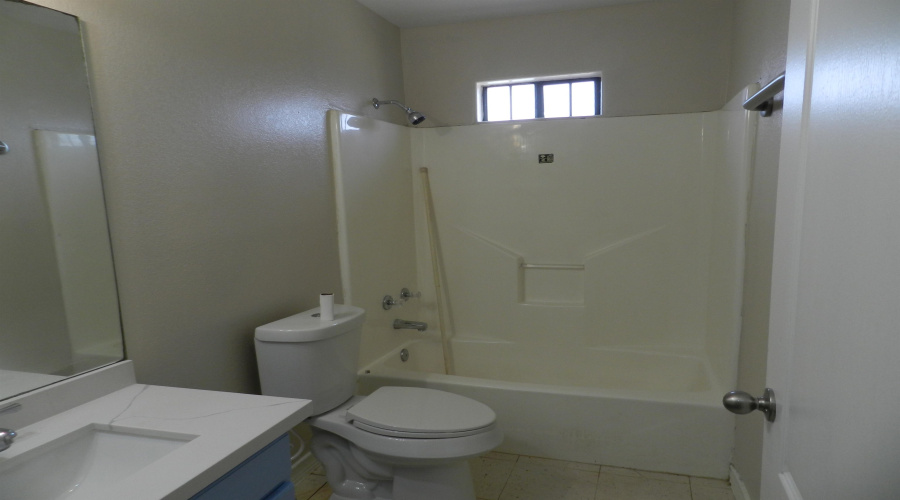 5743 St Charles Lp, Laredo, Texas 78046-8077, 3 Bedrooms Bedrooms, 5 Rooms Rooms,2 BathroomsBathrooms,Residential,For Sale,5743 St Charles Lp,20261705