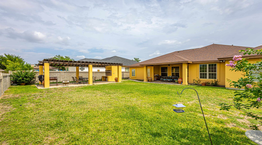 3824 Crestwind Dr, Laredo, Texas 78045, 3 Bedrooms Bedrooms, 8 Rooms Rooms,2 BathroomsBathrooms,Residential,For Sale,3824 Crestwind Dr,20261706