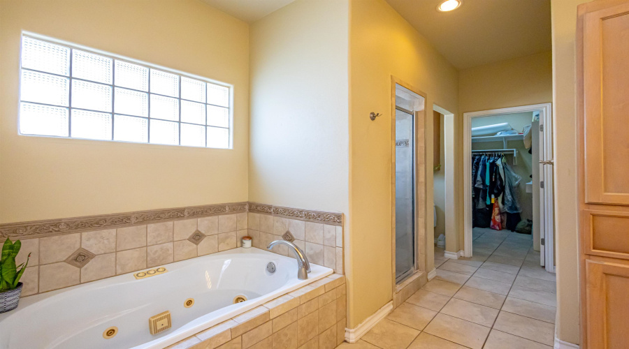 3824 Crestwind Dr, Laredo, Texas 78045, 3 Bedrooms Bedrooms, 8 Rooms Rooms,2 BathroomsBathrooms,Residential,For Sale,3824 Crestwind Dr,20261706