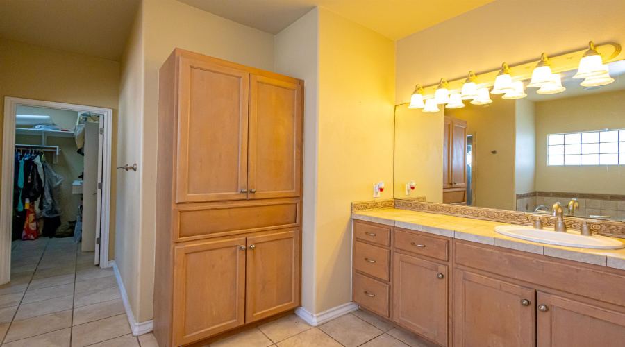 3824 Crestwind Dr, Laredo, Texas 78045, 3 Bedrooms Bedrooms, 8 Rooms Rooms,2 BathroomsBathrooms,Residential,For Sale,3824 Crestwind Dr,20261706