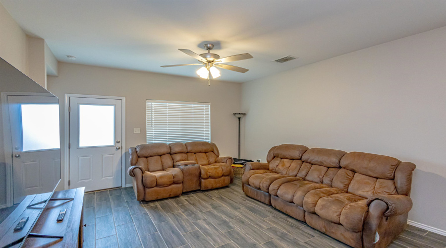 5414 St. Francis, Laredo, Texas 78046, 4 Bedrooms Bedrooms, 6 Rooms Rooms,2 BathroomsBathrooms,Residential,For Sale,5414 St. Francis,20261710