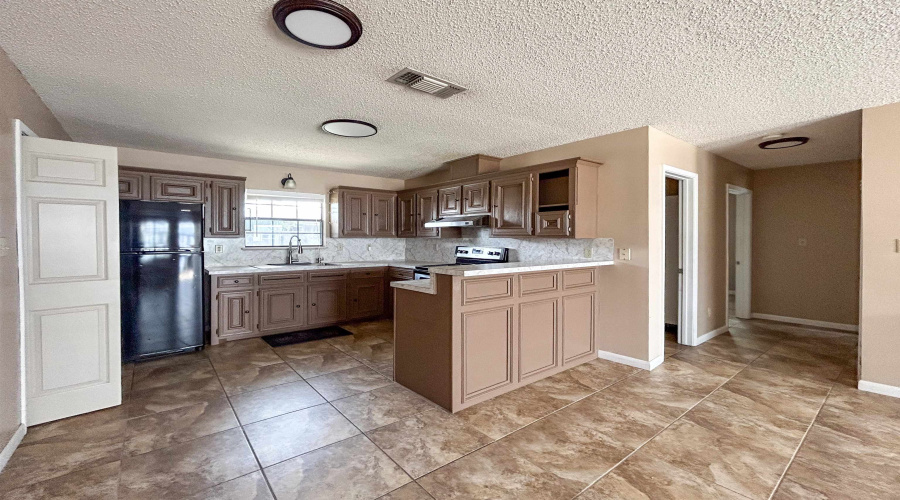 1707 Delmar St., ZAPATA, Texas 78076, 2 Bedrooms Bedrooms, 3 Rooms Rooms,1 BathroomBathrooms,Residential,For Rent,1707 Delmar St.,20261712