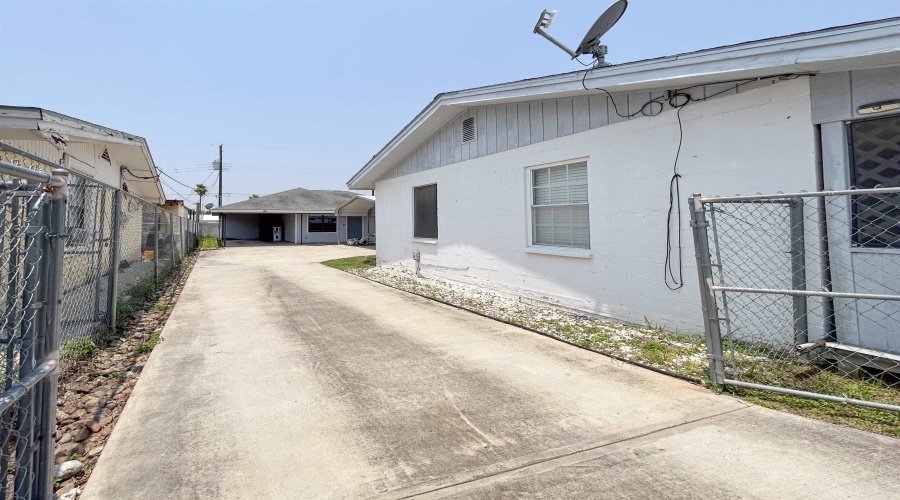 1707 Delmar St., ZAPATA, Texas 78076, 2 Bedrooms Bedrooms, 3 Rooms Rooms,1 BathroomBathrooms,Residential,For Rent,1707 Delmar St.,20261712