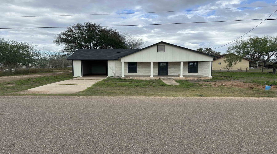 704 N Dagmar, Hebbronville, Texas 78361, 2 Bedrooms Bedrooms, 2 Rooms Rooms,2 BathroomsBathrooms,Residential,For Sale,704 N Dagmar,20261714