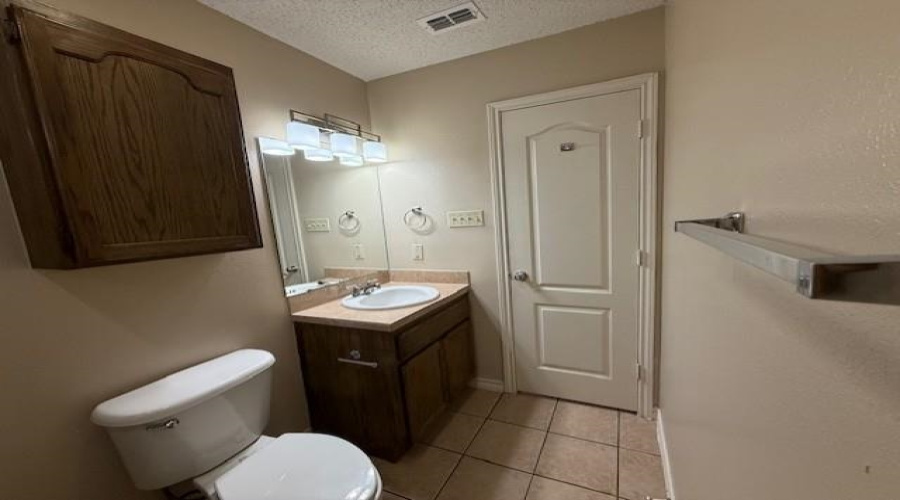 1001 E Travis St, Laredo, Texas 78041, 2 Bedrooms Bedrooms, 4 Rooms Rooms,1 BathroomBathrooms,Residential,For Rent,1001 E Travis St,20261716