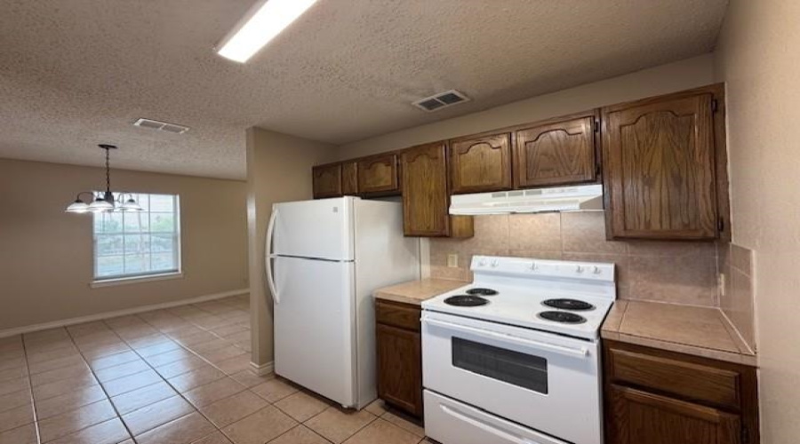 1001 E Travis St, Laredo, Texas 78041, 2 Bedrooms Bedrooms, 4 Rooms Rooms,1 BathroomBathrooms,Residential,For Rent,1001 E Travis St,20261716
