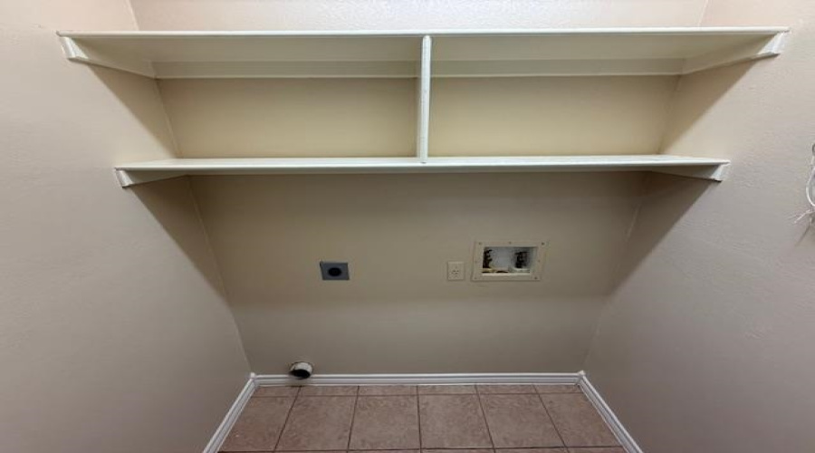 1001 E Travis St, Laredo, Texas 78041, 2 Bedrooms Bedrooms, 4 Rooms Rooms,1 BathroomBathrooms,Residential,For Rent,1001 E Travis St,20261716