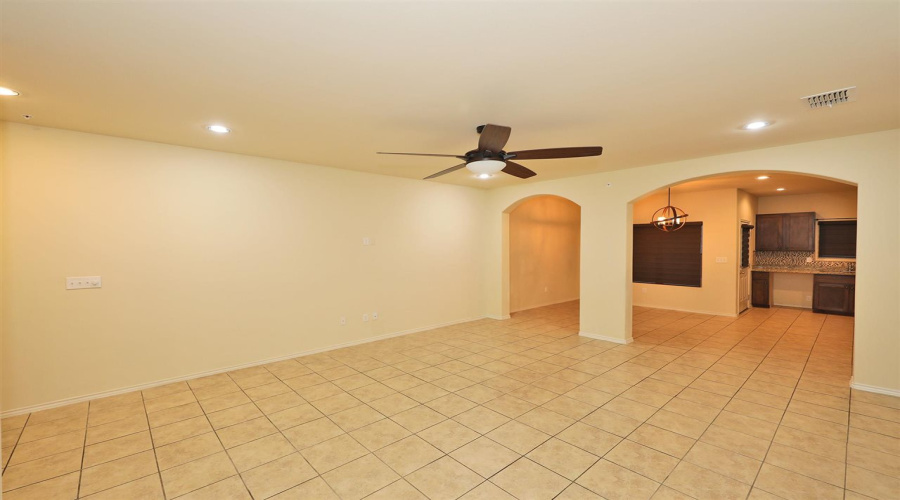 5610 Montevista Dr., Laredo, Texas 78041, 3 Bedrooms Bedrooms, 6 Rooms Rooms,2 BathroomsBathrooms,Residential,For Rent,5610 Montevista Dr.,20261720