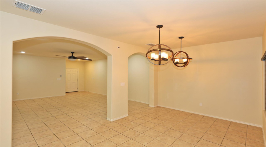 5610 Montevista Dr., Laredo, Texas 78041, 3 Bedrooms Bedrooms, 6 Rooms Rooms,2 BathroomsBathrooms,Residential,For Rent,5610 Montevista Dr.,20261720