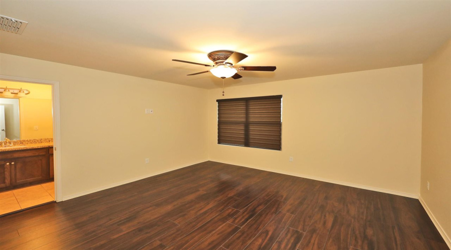 5610 Montevista Dr., Laredo, Texas 78041, 3 Bedrooms Bedrooms, 6 Rooms Rooms,2 BathroomsBathrooms,Residential,For Rent,5610 Montevista Dr.,20261720