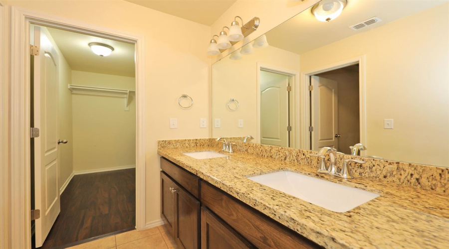 5610 Montevista Dr., Laredo, Texas 78041, 3 Bedrooms Bedrooms, 6 Rooms Rooms,2 BathroomsBathrooms,Residential,For Rent,5610 Montevista Dr.,20261720