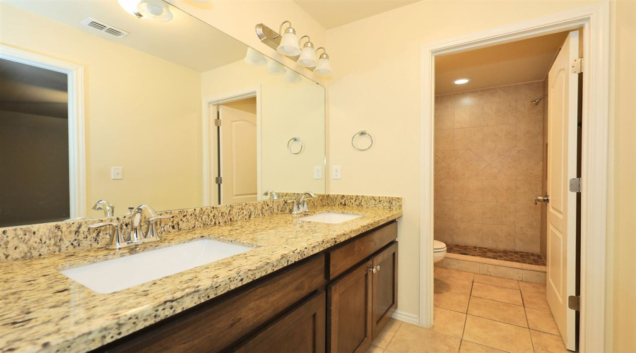 5610 Montevista Dr., Laredo, Texas 78041, 3 Bedrooms Bedrooms, 6 Rooms Rooms,2 BathroomsBathrooms,Residential,For Rent,5610 Montevista Dr.,20261720