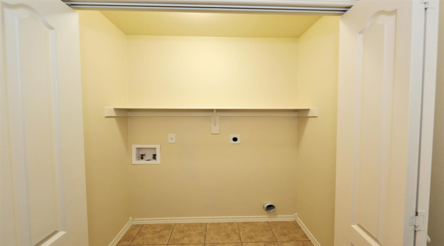 5610 Montevista Dr., Laredo, Texas 78041, 3 Bedrooms Bedrooms, 6 Rooms Rooms,2 BathroomsBathrooms,Residential,For Rent,5610 Montevista Dr.,20261720