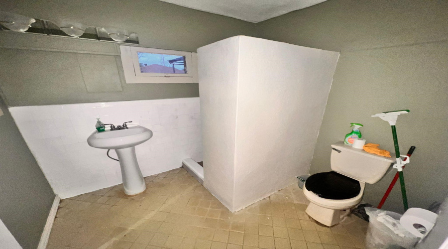 3509 Springfield Ave, Laredo, Texas 78040, 3 Bedrooms Bedrooms, 5 Rooms Rooms,2 BathroomsBathrooms,Residential,For Rent,3509 Springfield Ave,20261728