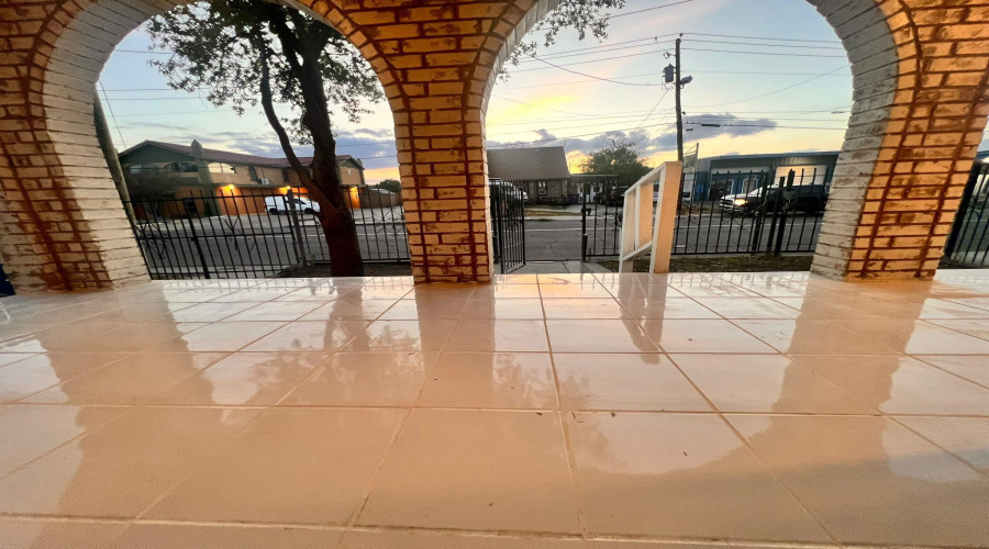 3509 Springfield Ave, Laredo, Texas 78040, 3 Bedrooms Bedrooms, 5 Rooms Rooms,2 BathroomsBathrooms,Residential,For Rent,3509 Springfield Ave,20261728