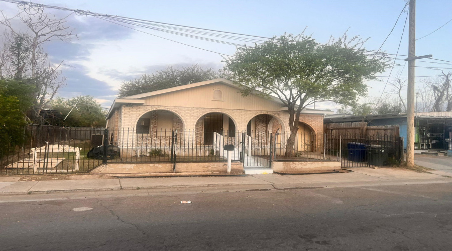 3509 Springfield Ave, Laredo, Texas 78040, 3 Bedrooms Bedrooms, 5 Rooms Rooms,2 BathroomsBathrooms,Residential,For Rent,3509 Springfield Ave,20261728
