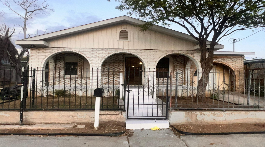 3509 Springfield Ave, Laredo, Texas 78040, 3 Bedrooms Bedrooms, 5 Rooms Rooms,2 BathroomsBathrooms,Residential,For Rent,3509 Springfield Ave,20261728