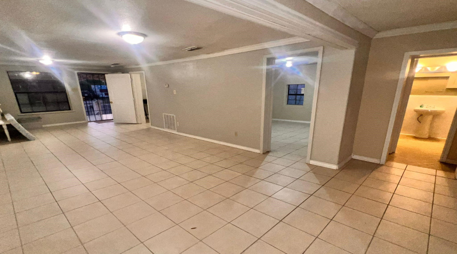 3509 Springfield Ave, Laredo, Texas 78040, 3 Bedrooms Bedrooms, 5 Rooms Rooms,2 BathroomsBathrooms,Residential,For Rent,3509 Springfield Ave,20261728