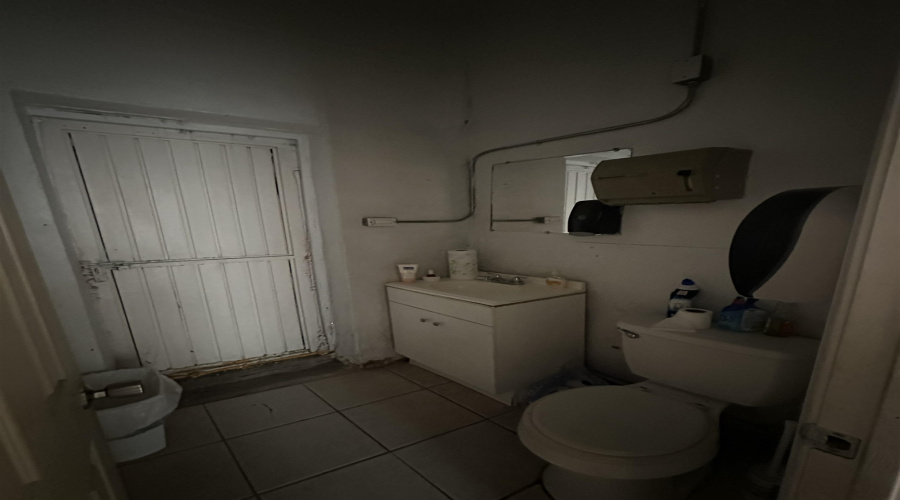 919 San Bernardo Ave, Laredo, Texas 78040, ,2 BathroomsBathrooms,Commercial retail/office,For Rent,919 San Bernardo Ave,20261730