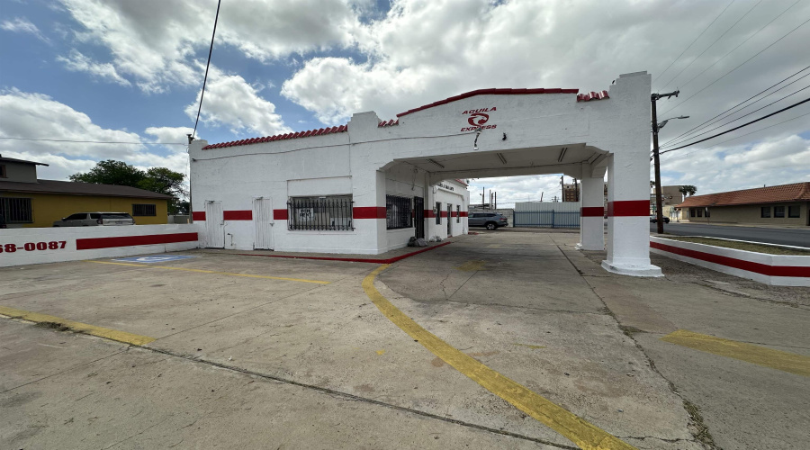 919 San Bernardo Ave, Laredo, Texas 78040, ,2 BathroomsBathrooms,Commercial retail/office,For Rent,919 San Bernardo Ave,20261730