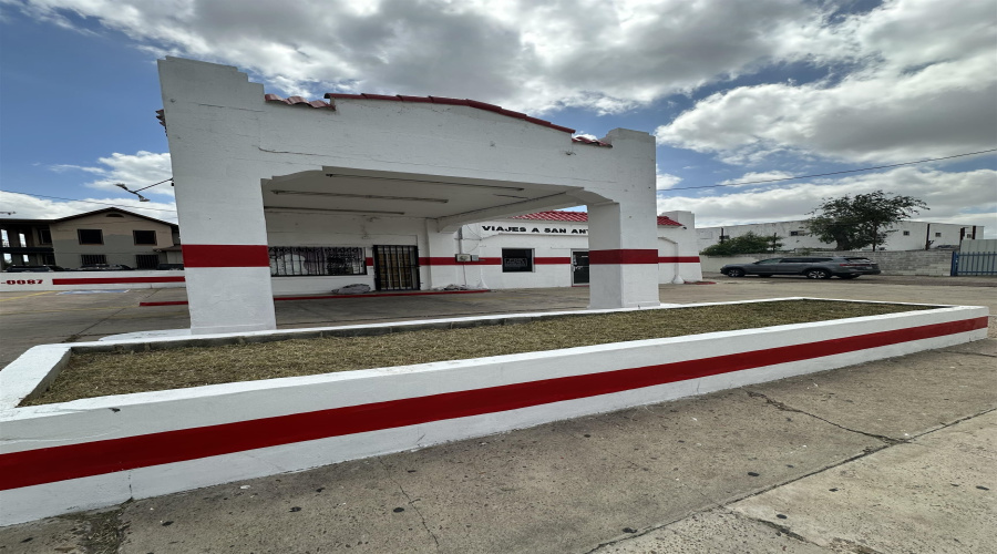 919 San Bernardo Ave, Laredo, Texas 78040, ,2 BathroomsBathrooms,Commercial retail/office,For Rent,919 San Bernardo Ave,20261730