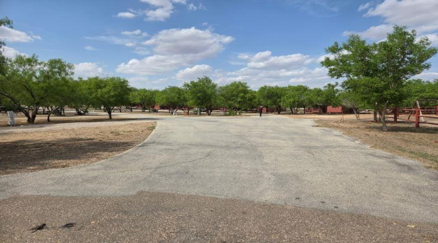 153 RV Park Rd., Cotulla, Texas 78014, 11 Rooms Rooms,Commercial retail/office,For Sale,153 RV Park Rd.,20261734